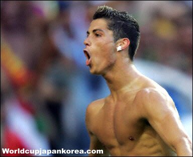 shirtless_cristiano_ronaldo1.jpg, 26 KB